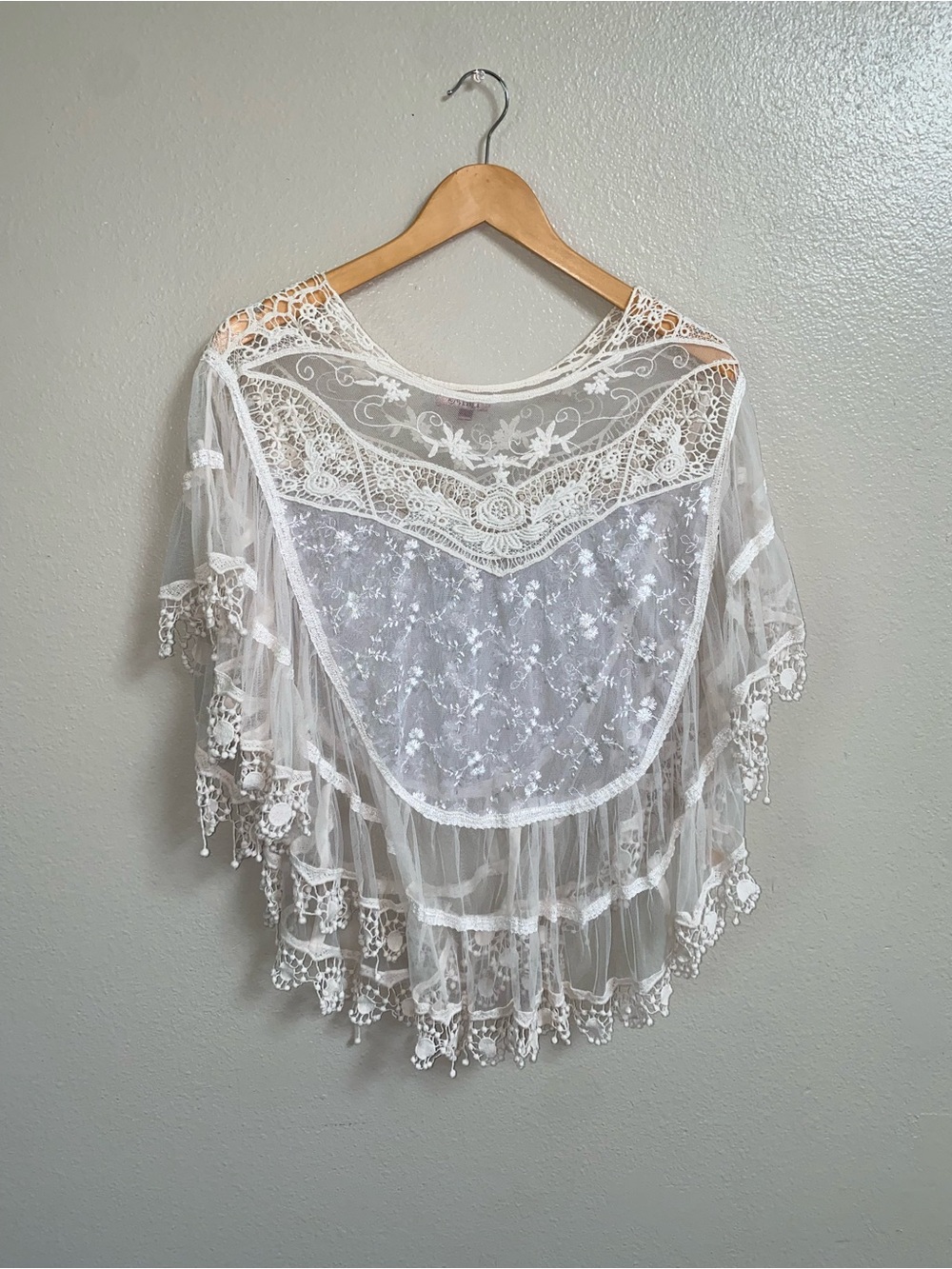 Mimi Ivory Sheer Lace Poncho Elegant Romantic Crochet Look Size L (fits S/M)